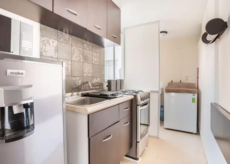 Family Apartment, City View | Private kitchen