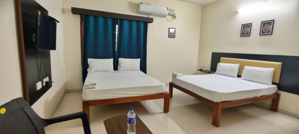 Basic Double Room | Soundproofing, iron/ironing board, free WiFi, bed sheets