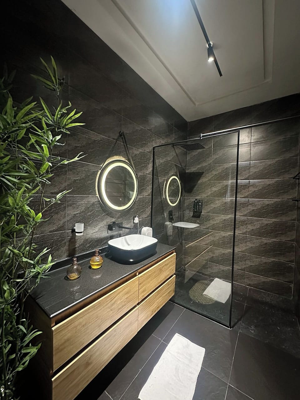 Economy Room, Balcony, City View | Bathroom | Towels, soap, shampoo, toilet paper