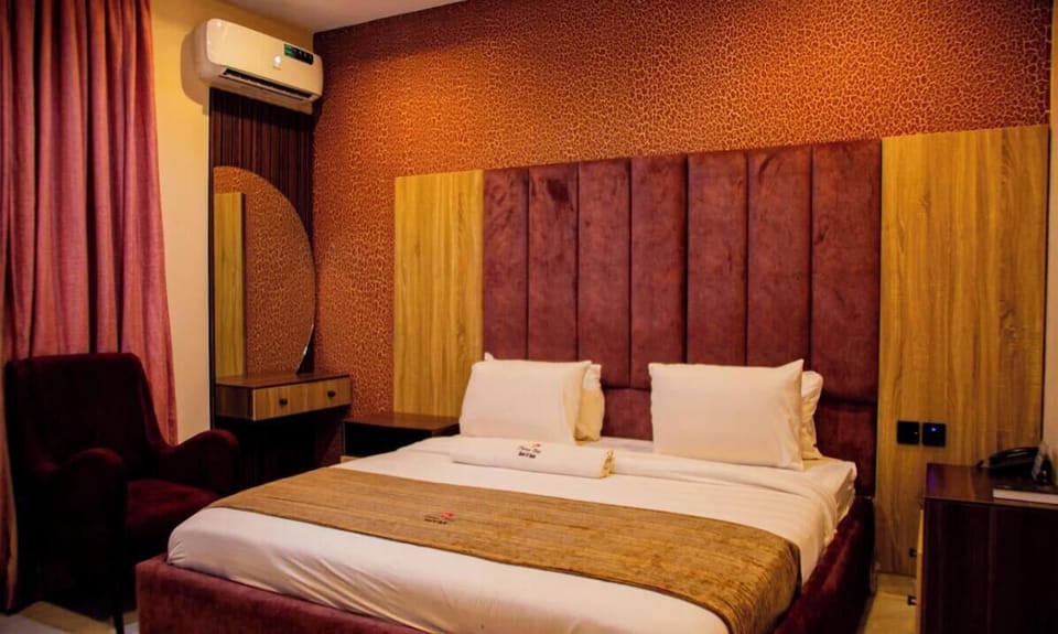 Deluxe Room, Balcony, City View | Desk, laptop workspace, blackout drapes, soundproofing