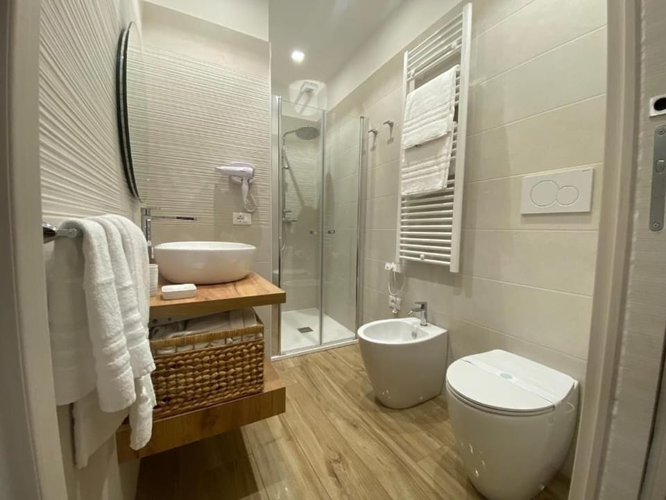 Deluxe Double or Twin Room, Balcony | Bathroom | Shower, hair dryer, bathrobes, slippers