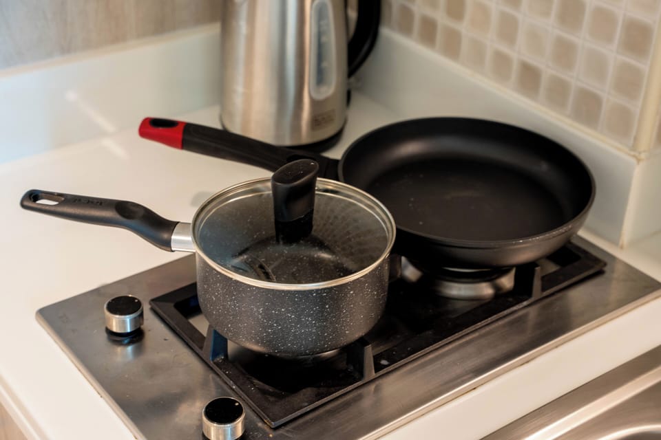 Deluxe Studio, Sea View | Private kitchen | Fridge, microwave, oven, stovetop