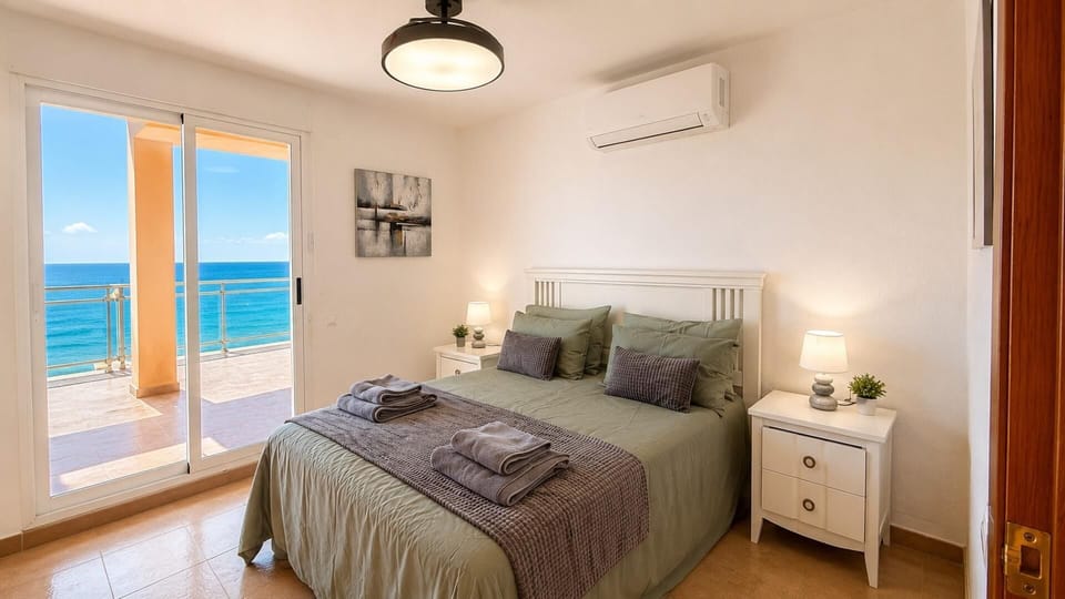 3 bedrooms, iron/ironing board, WiFi (free), bed sheets