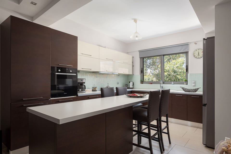 House | Private kitchen | Full-size fridge, microwave, oven, stovetop