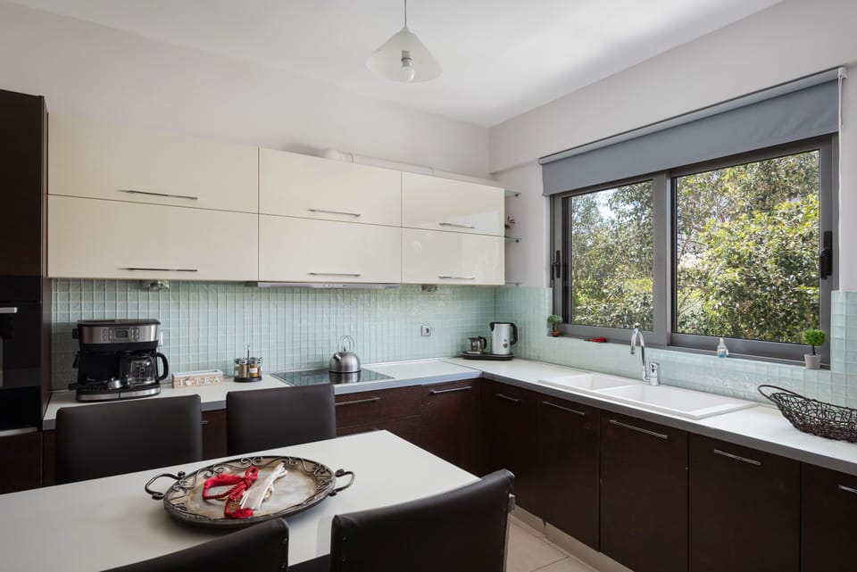 House | Private kitchen | Full-size fridge, microwave, oven, stovetop