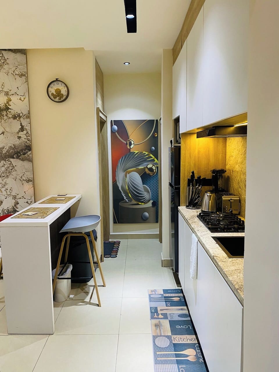 Family Apartment, Balcony, City View | Private kitchen | Fridge, microwave, oven, stovetop