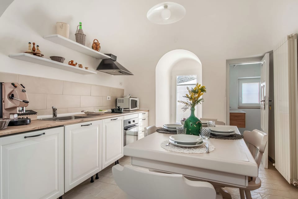 Family Apartment, 3 Bedrooms, 2 Bathrooms (Trulli Trullò in Locorotondo) | Private kitchen