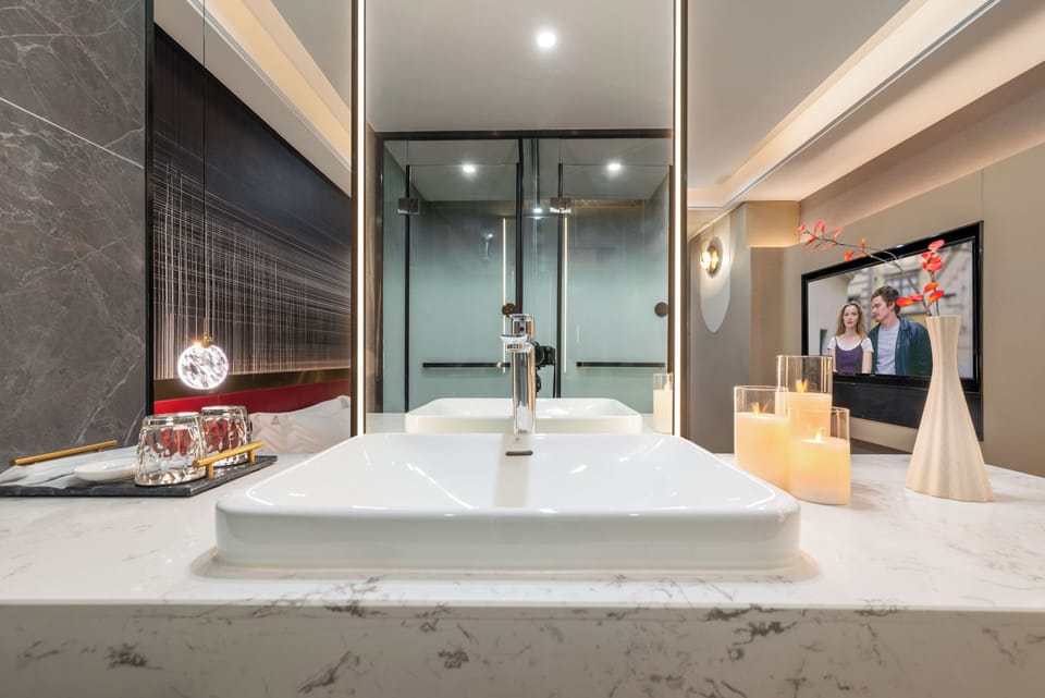 Deluxe Double Room, City View | Bathroom | Shower, free toiletries, hair dryer, slippers