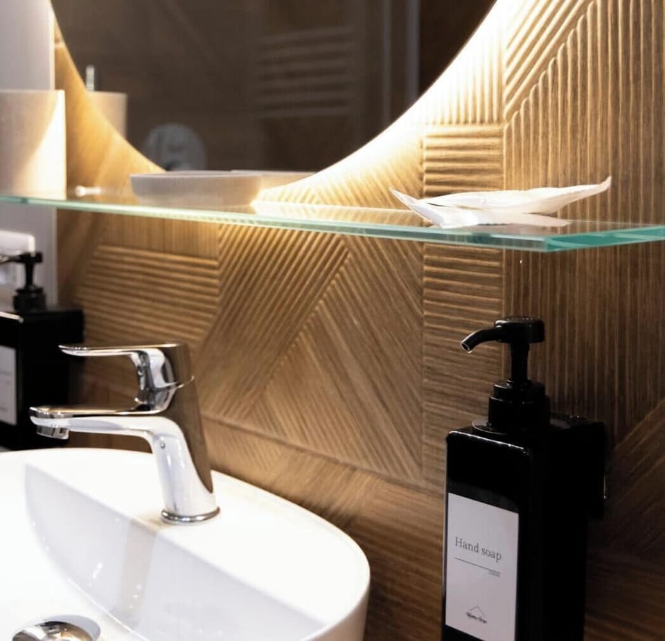 Basic Double or Twin Room, City View | Bathroom