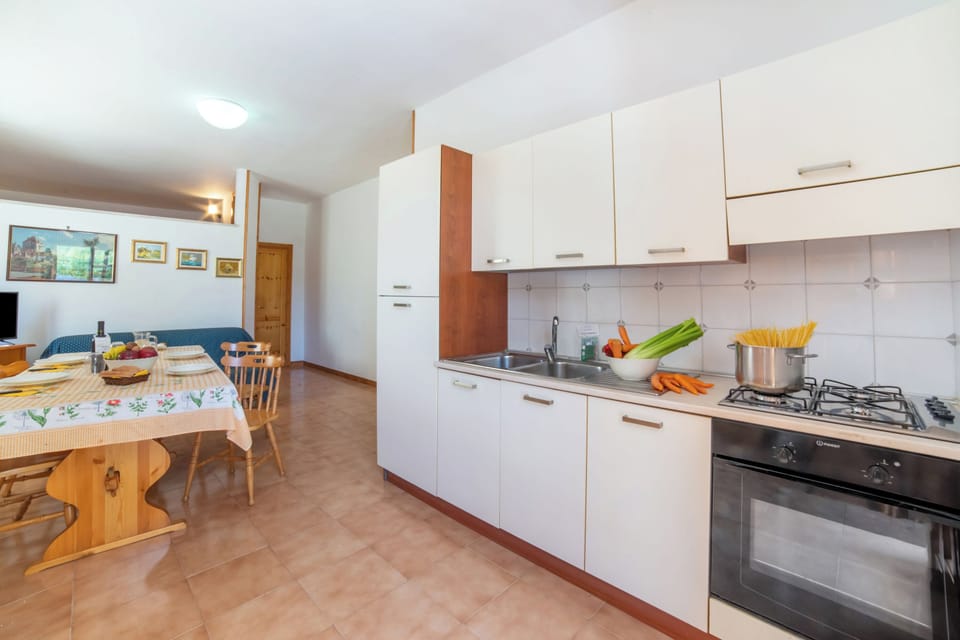Family House, 2 Bedrooms, Microwave (Trilocale Sole Near The Sea) | Private kitchen