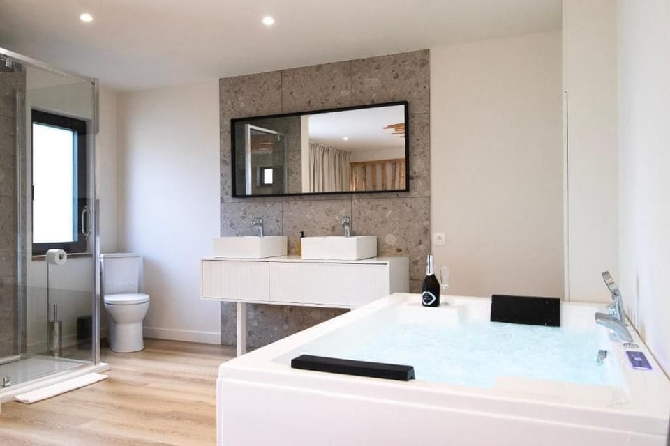 Premium Double Room, Garden View | Bathroom | Bathrobes, slippers