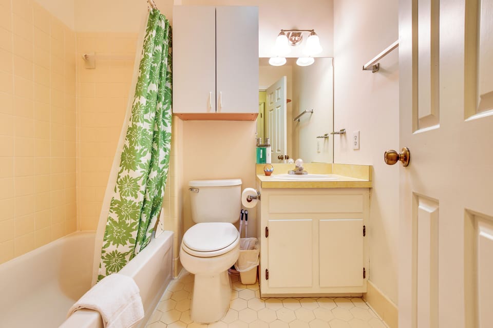Cary Escape Near Golf, Trails & Downtown Fun Cottage in Cary