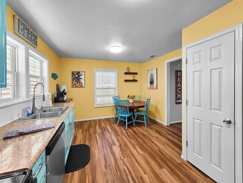 House, 2 Bedrooms | Private kitchen | Coffee/tea maker