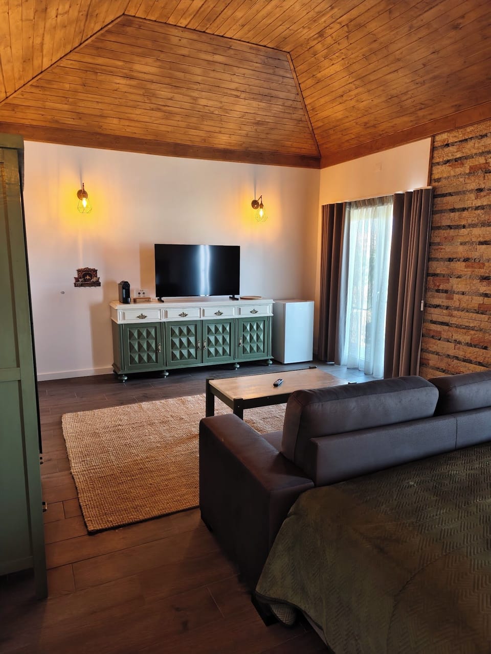 Deluxe Double Room, Garden View | Living area