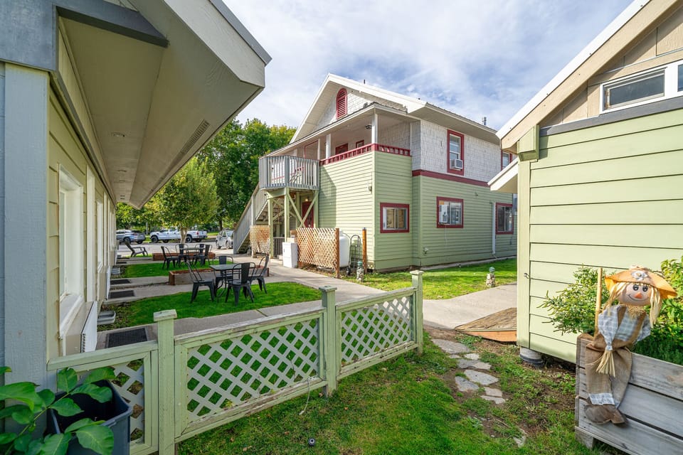 Riverwalk Park Inn Inn in Chelan (In Town)