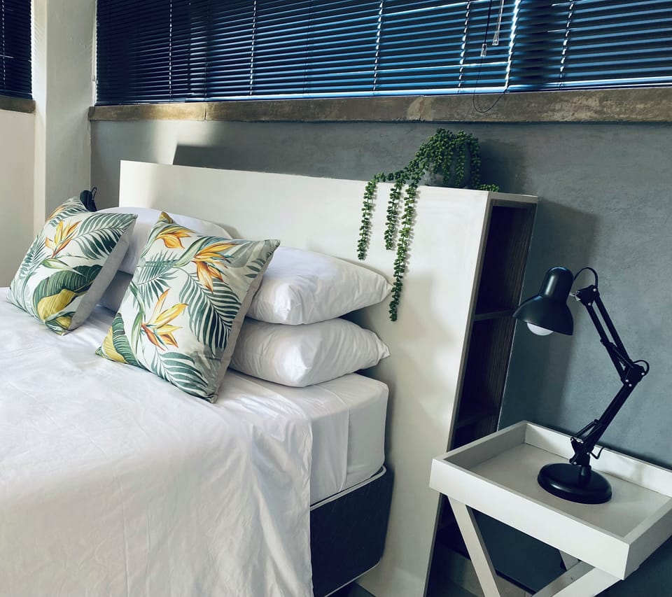 Deluxe Apartment, Garden View | Blackout drapes, soundproofing, iron/ironing board, free WiFi