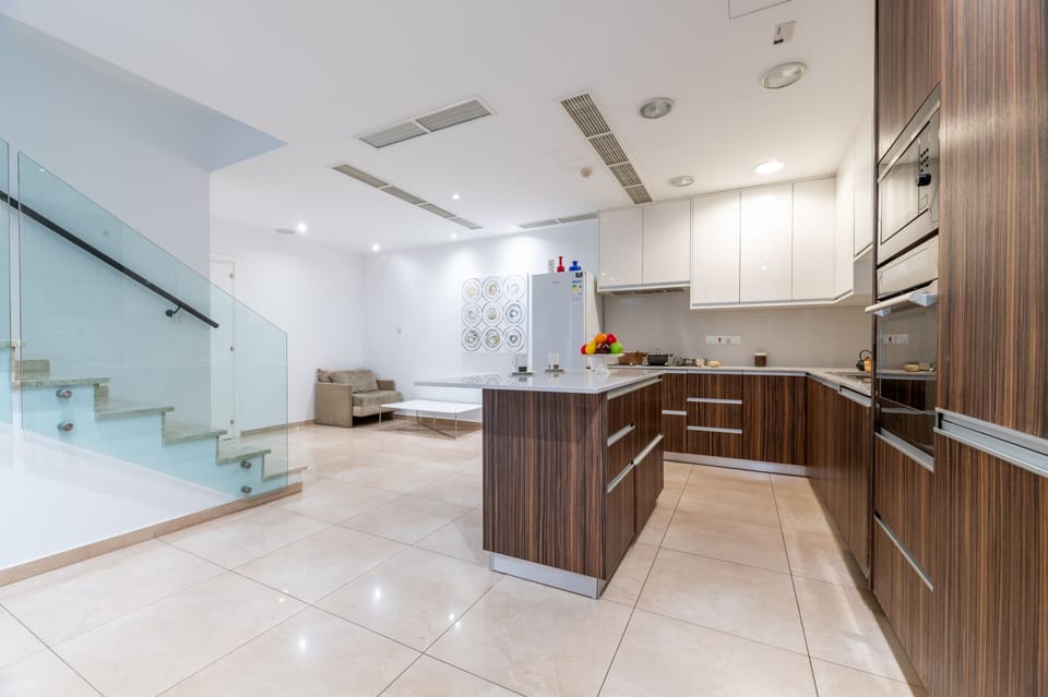 House | 7 bedrooms