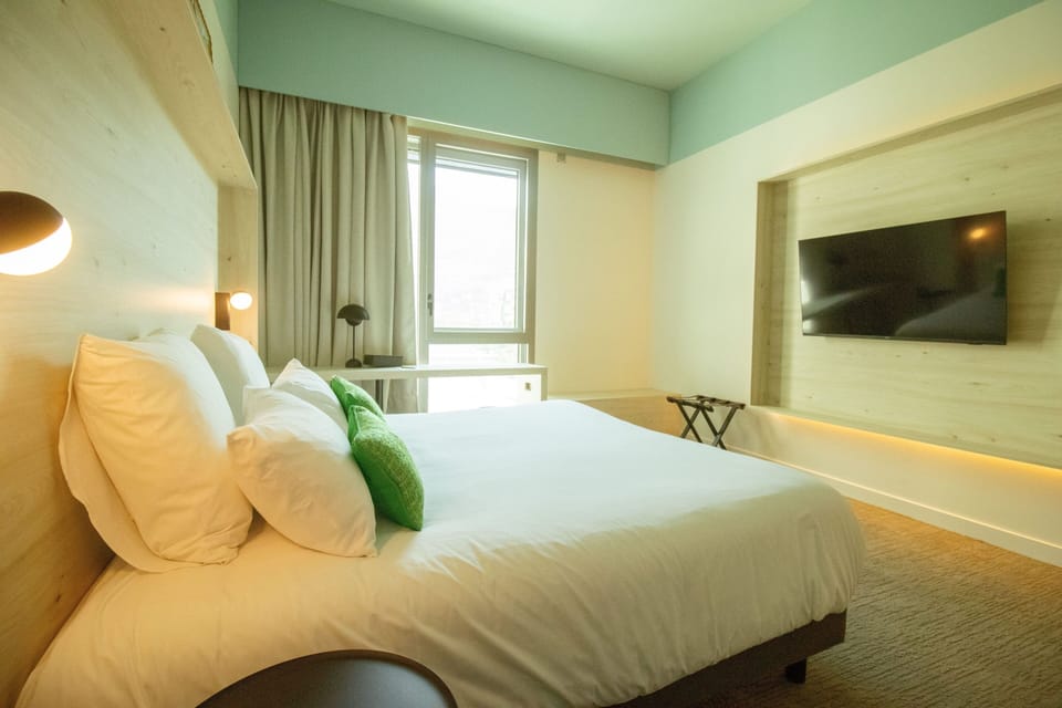 Classic Double Room | In-room safe, desk, laptop workspace, soundproofing