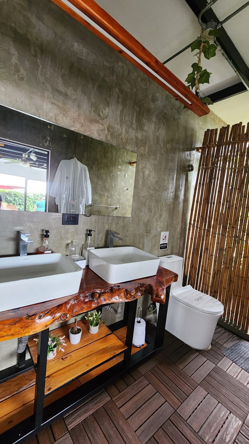 Deluxe Suite, Balcony, Mountain View | Bathroom | Combined shower/tub, hair dryer, towels