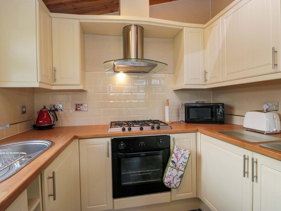 Dishwasher, cookware/dishes/utensils