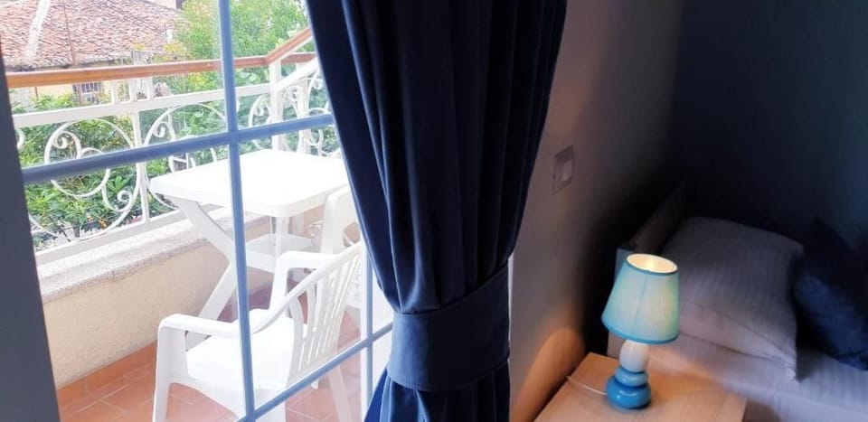 Double or Twin Room, Balcony, Garden View | Interior
