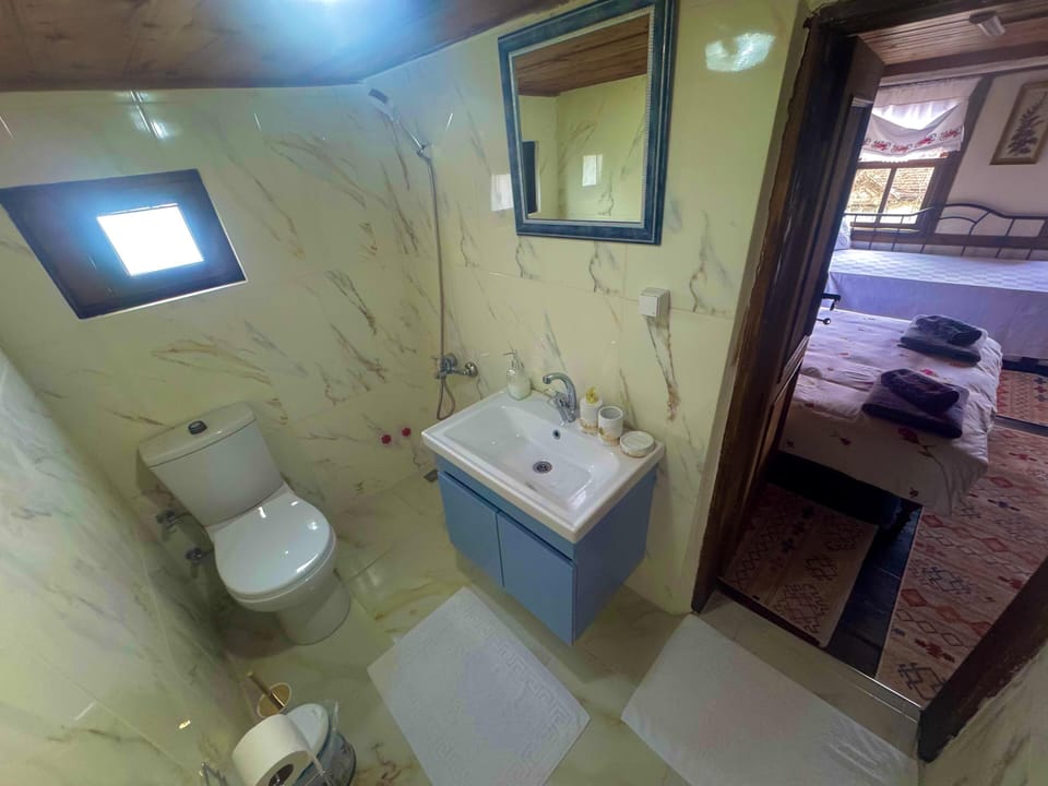 Exclusive Room, Garden View | Bathroom | Shower, hair dryer, bathrobes, towels