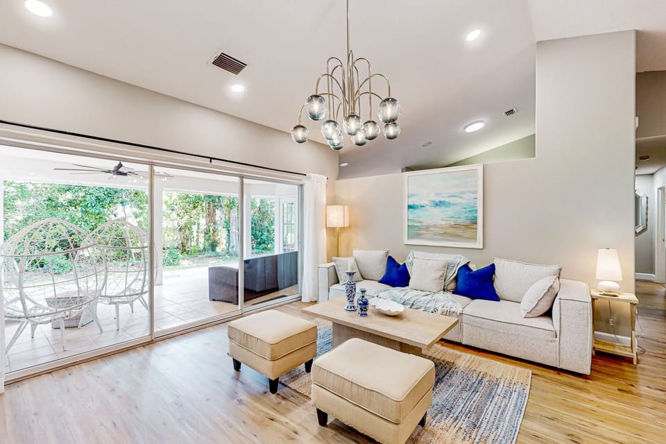 House (3 Bedrooms) | Living area | 45-inch TV with digital channels