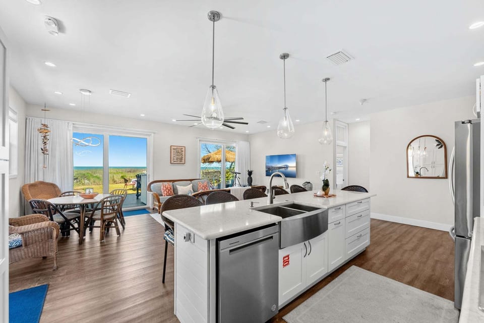 House (3 Bedrooms) | Private kitchen | Fridge, microwave, oven, stovetop
