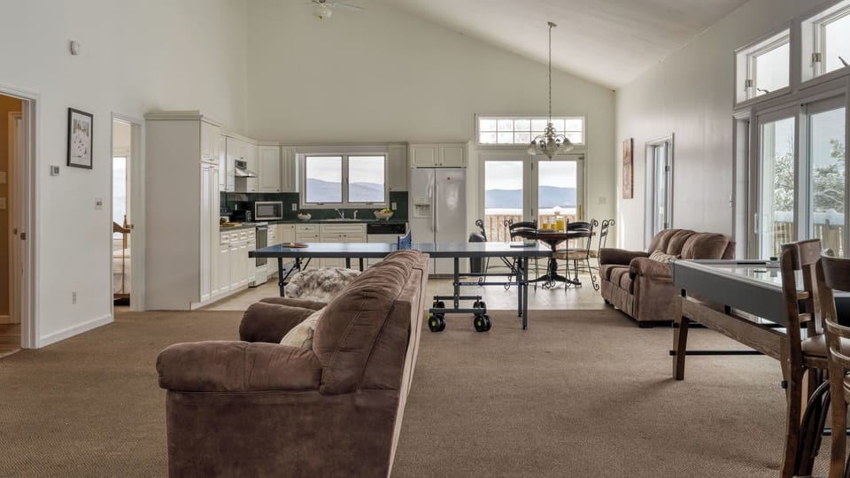 House (5 Bedrooms) | Interior