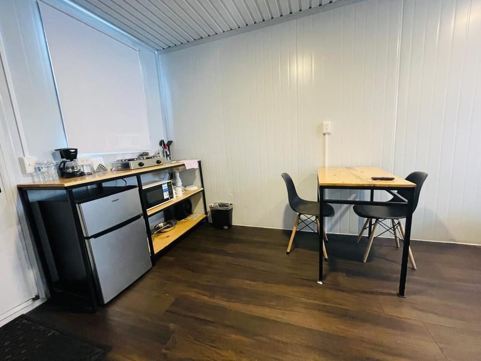 Studio, 1 Double Bed, Non Smoking, Private Bathroom | Dining