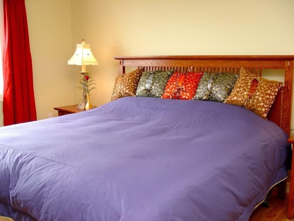 Suite, Ocean View | Iron/ironing board, free WiFi, bed sheets