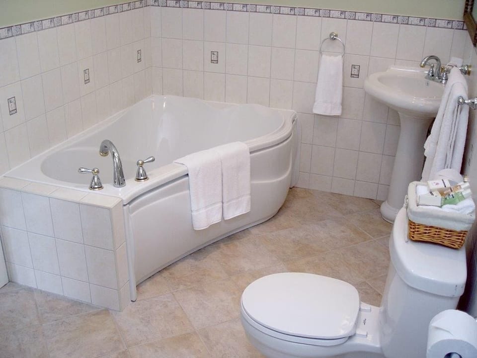 Suite, Ocean View | Bathroom | Separate tub and shower, rainfall showerhead, free toiletries