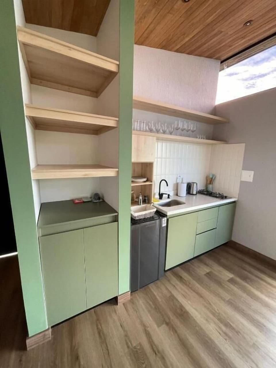 Luxury Cottage, Lake View | Private kitchen | Mini-fridge, mixer, cleaning supplies, freezer