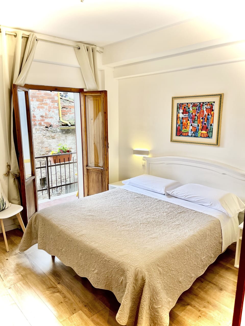 Double Room | Minibar, individually decorated, individually furnished, desk