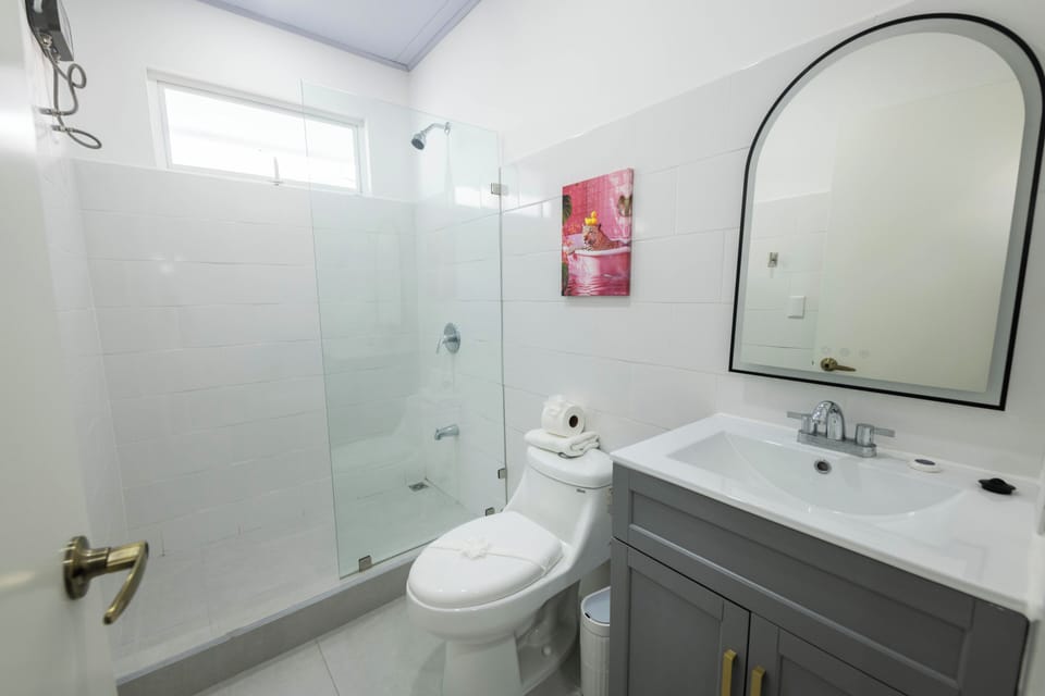 Comfort Double Room | Bathroom | Free toiletries, soap, shampoo, toilet paper