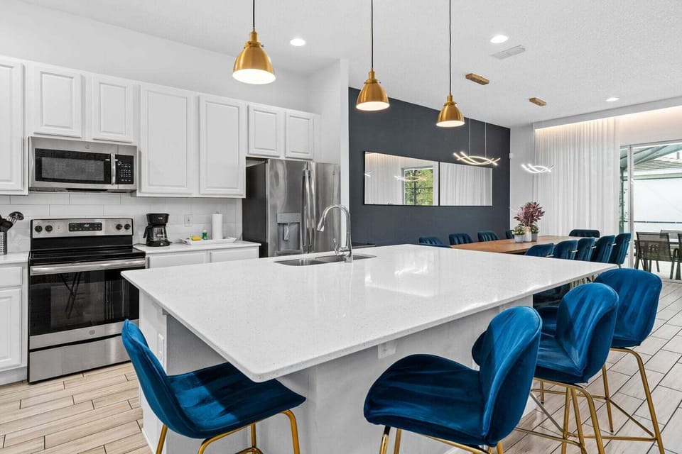House, Multiple Beds, Pool Access, Pool View (BLV104-610-12-GP) | Private kitchen