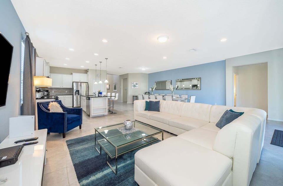 House, Multiple Beds, Pool View (WW107-1690-8-GP) | Living area