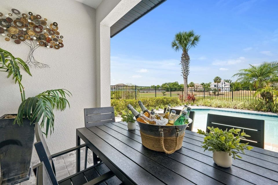 House, Multiple Beds, Pool View (REU101-1140-6-GP) | Outdoor dining