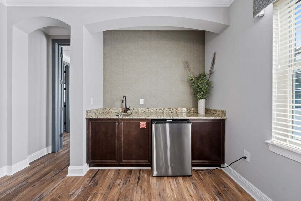 House, Multiple Beds, Pool View (REU101-1140-6-GP) | Interior