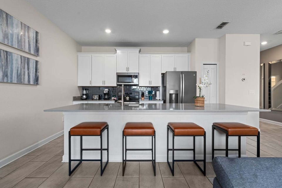 House, Multiple Beds, Pool Access, Pool View (STL122-4985-4-GP) | Private kitchen