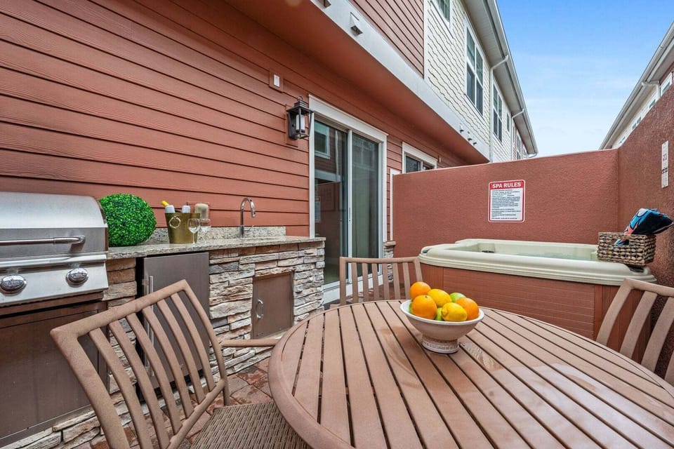 House, Multiple Beds, City View (SMV127-7594-3-GS) | Outdoor dining