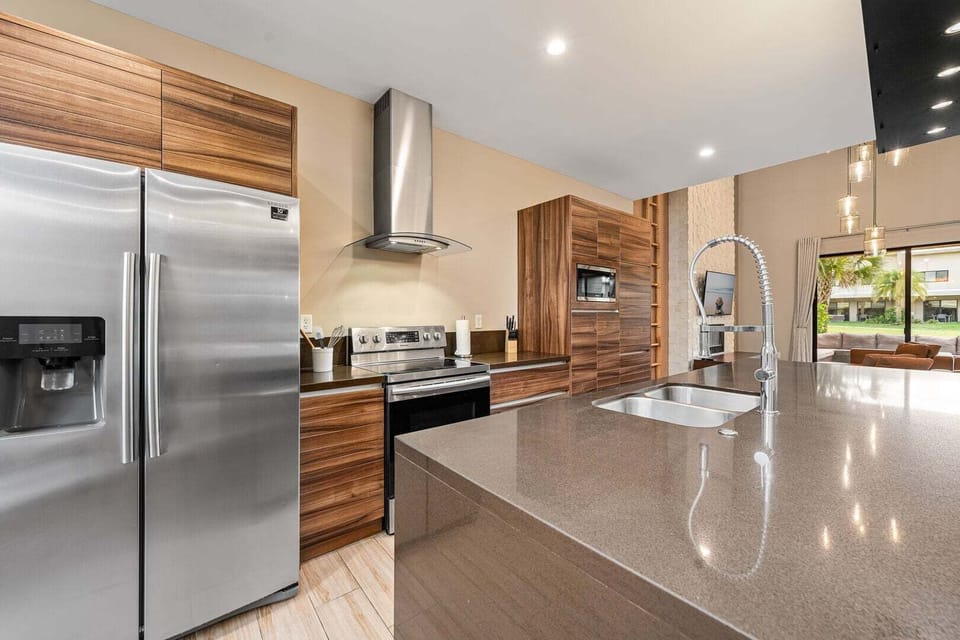 Townhome, Multiple Beds (MVR101-3088-3-G) | Private kitchen