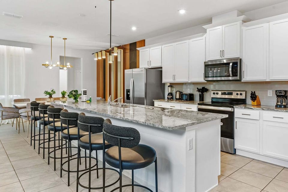 House, Multiple Beds, Pool View (SLA111-2350-8-GP) | Private kitchen
