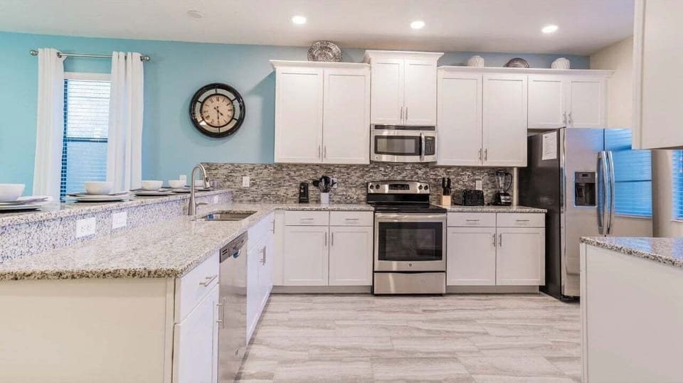 House, Multiple Beds, Pool View (CHG110-1495-5-GP) | Private kitchen