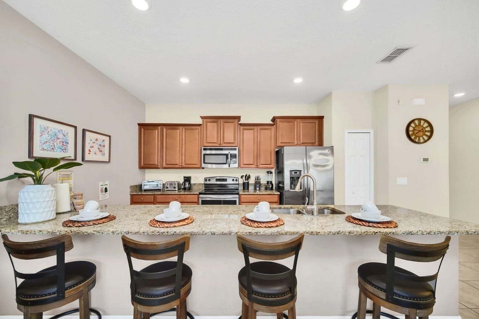 House, Multiple Beds, Pool View (STL107-4887-4-GP) | Private kitchen