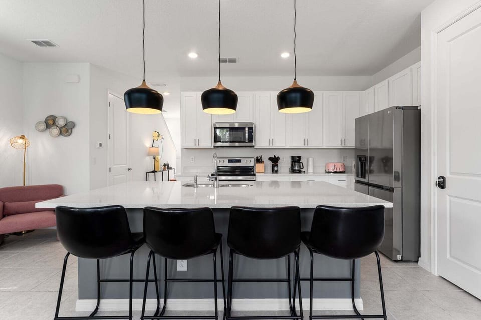 House, Multiple Beds, Pool Access, Pool View (EVE104-1605-3-G) | Private kitchen