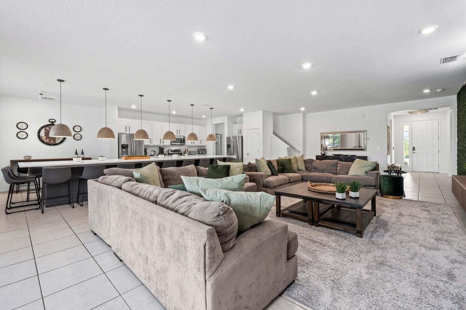 House, Multiple Beds, Pool Access, Pool View (VPR104-2481-15-GP) | Living area
