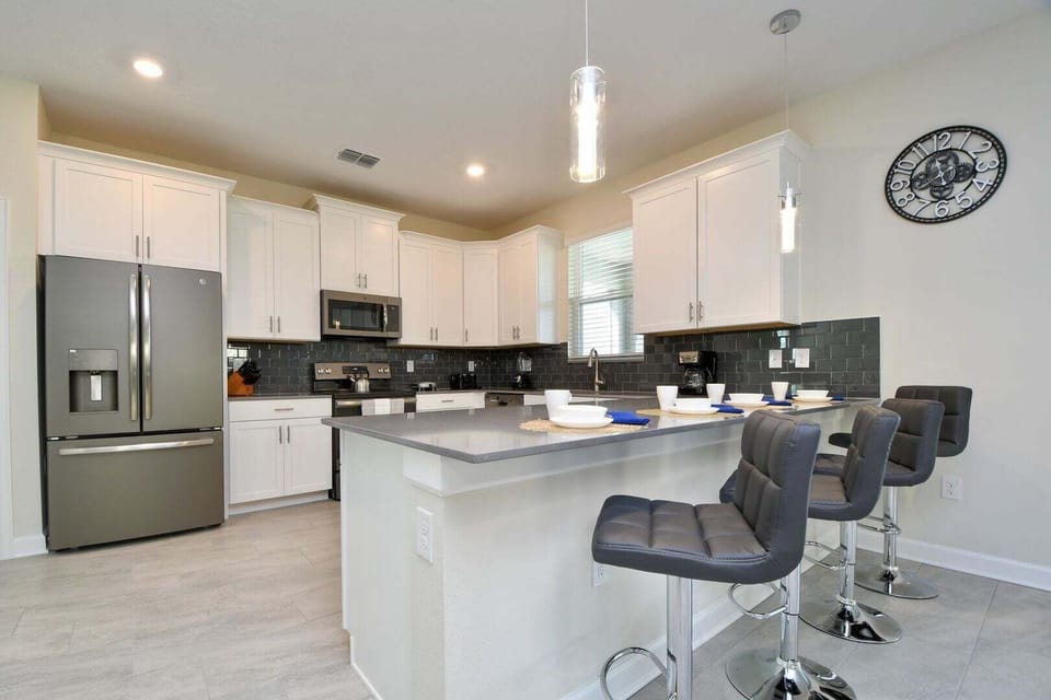 House, Multiple Beds, Pool View (CHG113-8864-6-GP) | Private kitchen