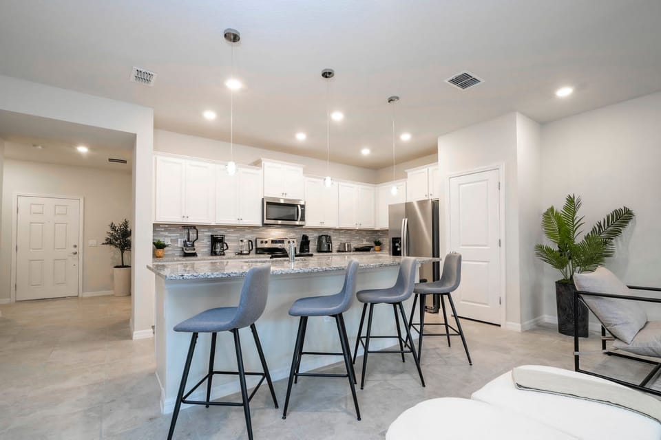House, Multiple Beds, Pool Access, Pool View (WI109-3946-5-GP) | Private kitchen