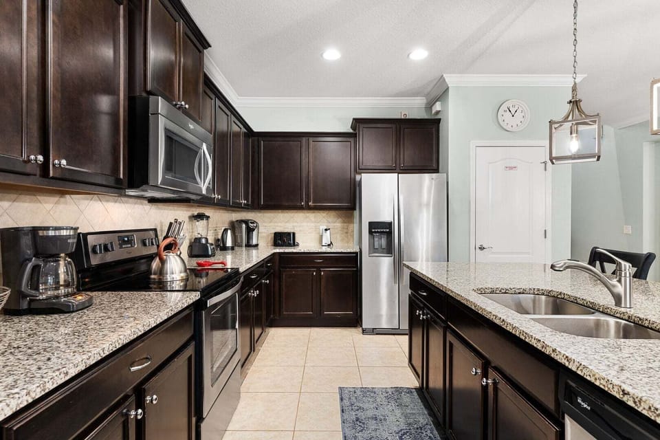 House, Multiple Beds, Pool View (WW106-8836-8-GP) | Private kitchen
